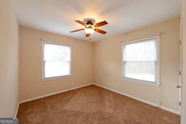 Foto del edificio - 953 McCullough Rd