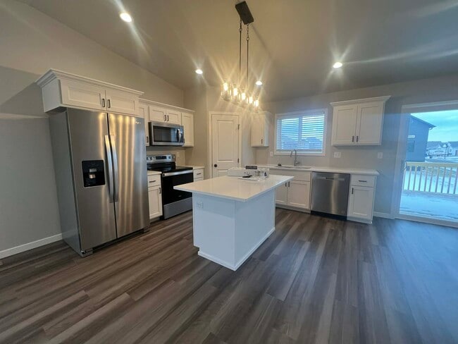 Foto del edificio - 1311 Marlys Dr W