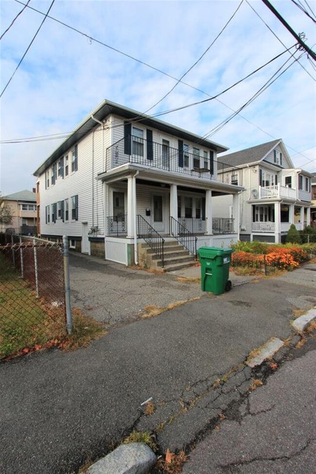 Building Photo - 121 Yale St