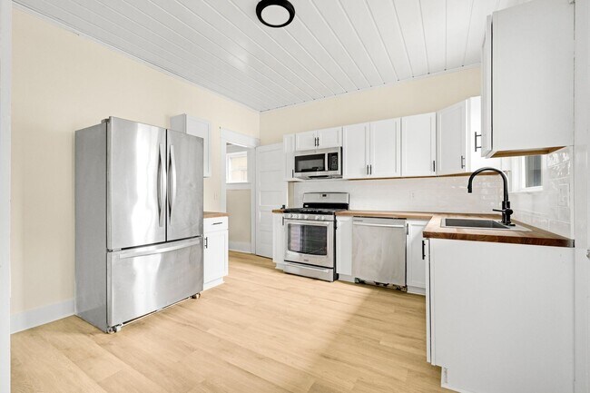 Foto del edificio - 3 bedroom house in Kendallville! CHRISTMAS SPECIAL!!