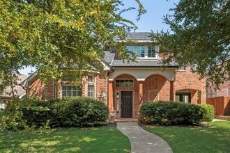 Building Photo - 2414 Thorntree Dr