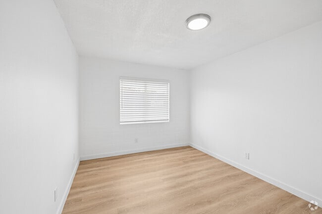 2BR, 1BA - 810SF - Bedroom - Miramonte on 3rd