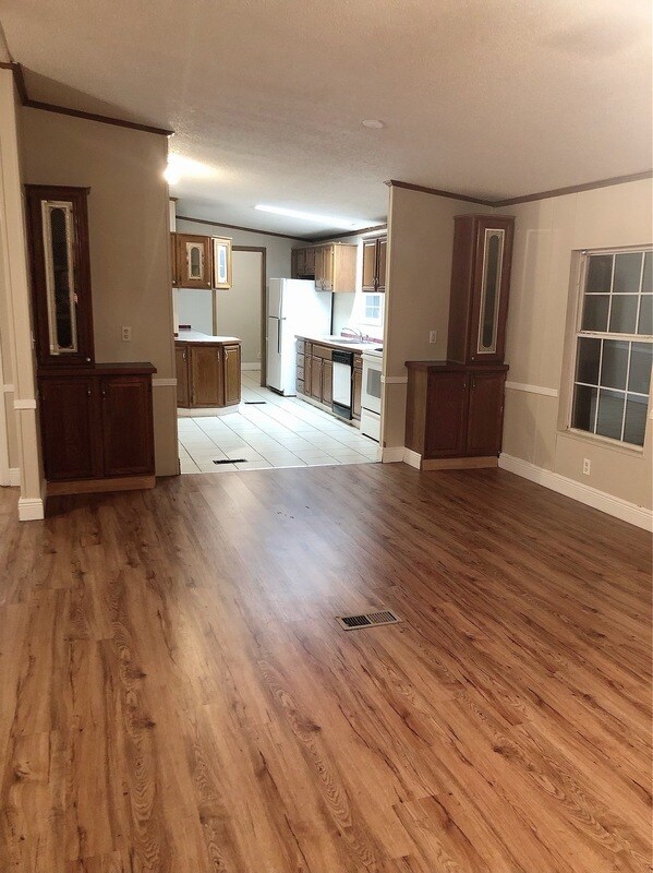 Building Photo - 195 Willow Oak Ln