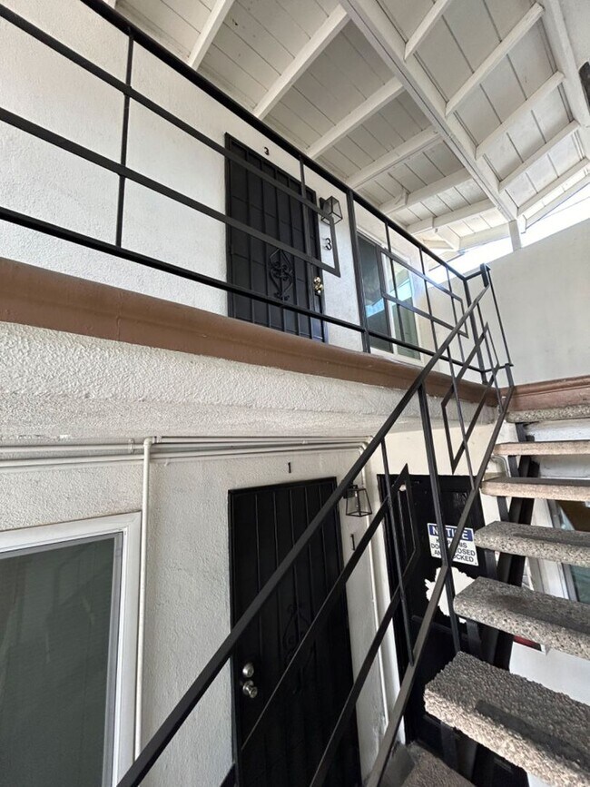 Foto del edificio - Top Floor Apartment, 1 Bed + 1 Car Garage, Long Beach