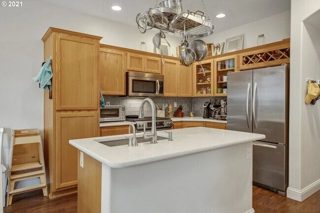 Building Photo - Beautiful 3-Bedroom + Office/Den Home in P...