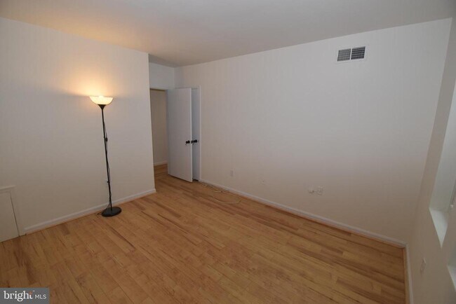 Foto del edificio - 1806 Key Blvd