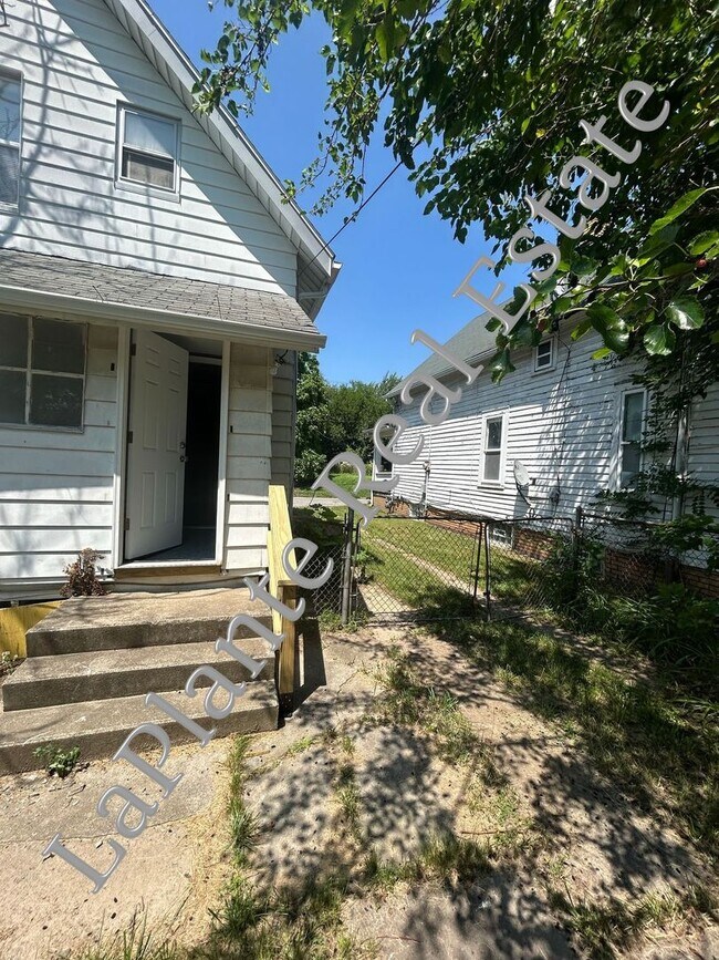 Building Photo - Beautiful 3-Bedroom Home with Modern Touch...