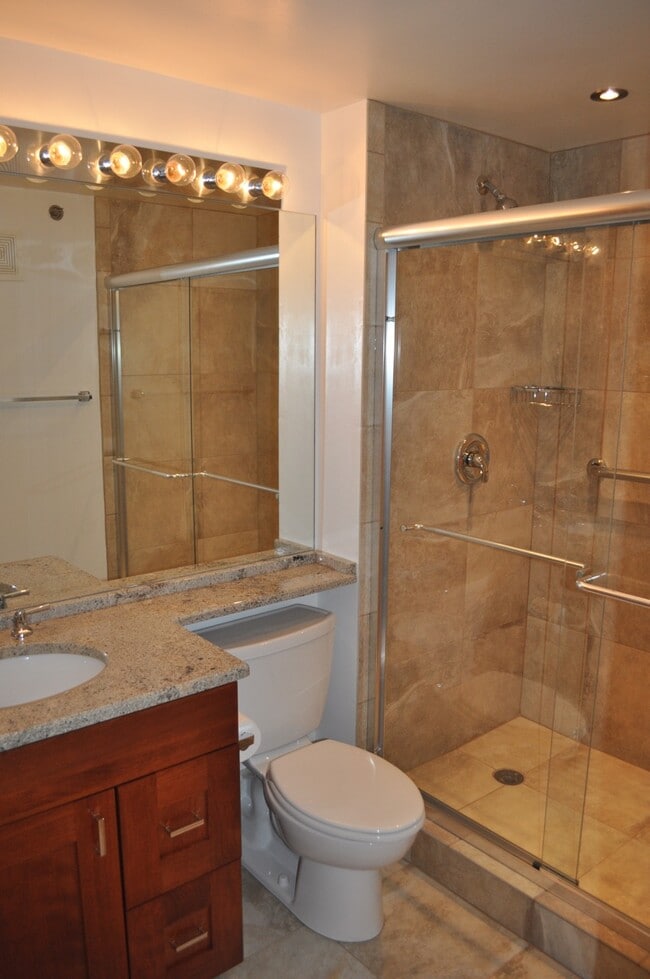 Foto del edificio - 226 N Clinton St