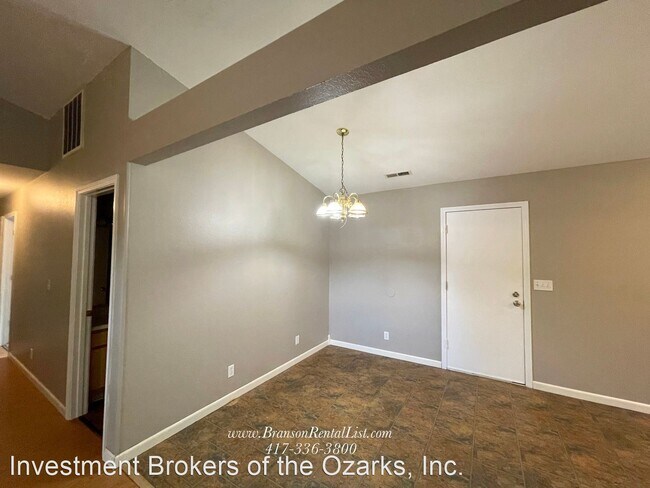 3 br, 2 bath House - 190 Highland Blvd - 4