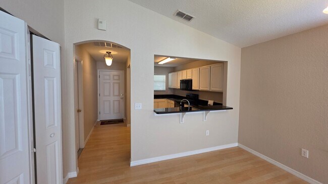 Building Photo - Charming 3-Bed, 2-Bath Home Near The Villages | Gated Community Living