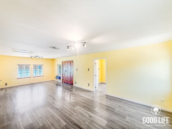 Foto del edificio - SD: Cozy 2BD/2BA Home in Ramona with Front Patio, Included Landscaping & A/C