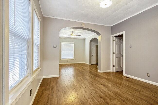 Dining Room - 700 Hopkins St