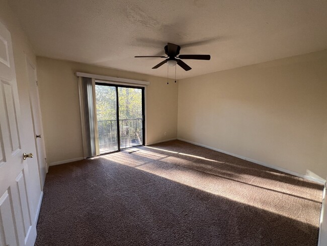Building Photo - Townhouse for Rent