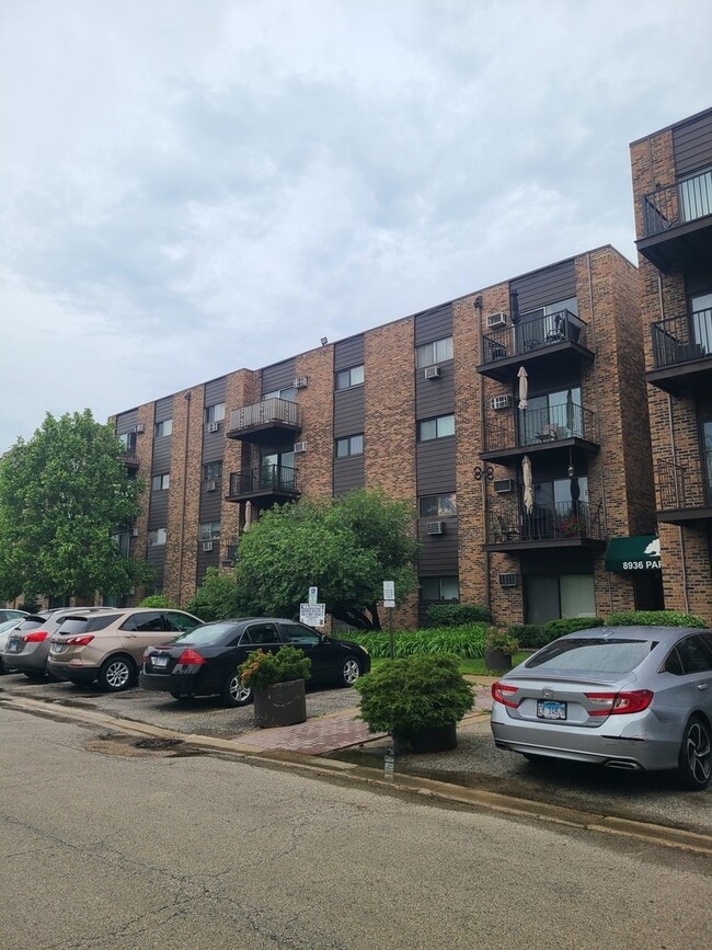 Foto del edificio - 8936 N Parkside Ave