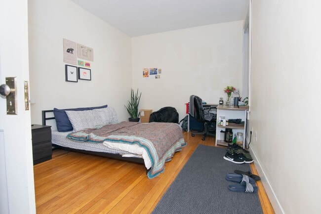 Photo - WOW!  MASSIVE 6 BED/3 BATH NEAR B.U. House