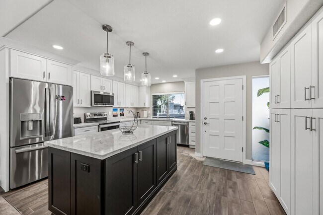 Building Photo - 7340 N Vía Camello Del Norte