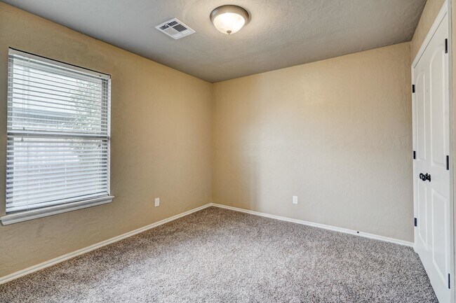 Foto del edificio - Beautiful Home In Moore Oklahoma. For Leas...