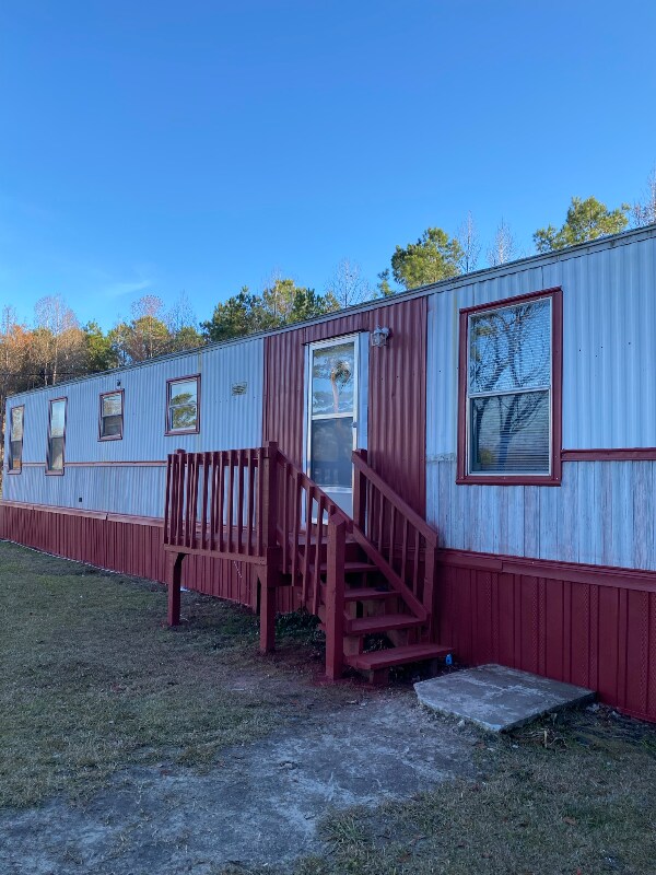 Building Photo - 401 Academy Ln