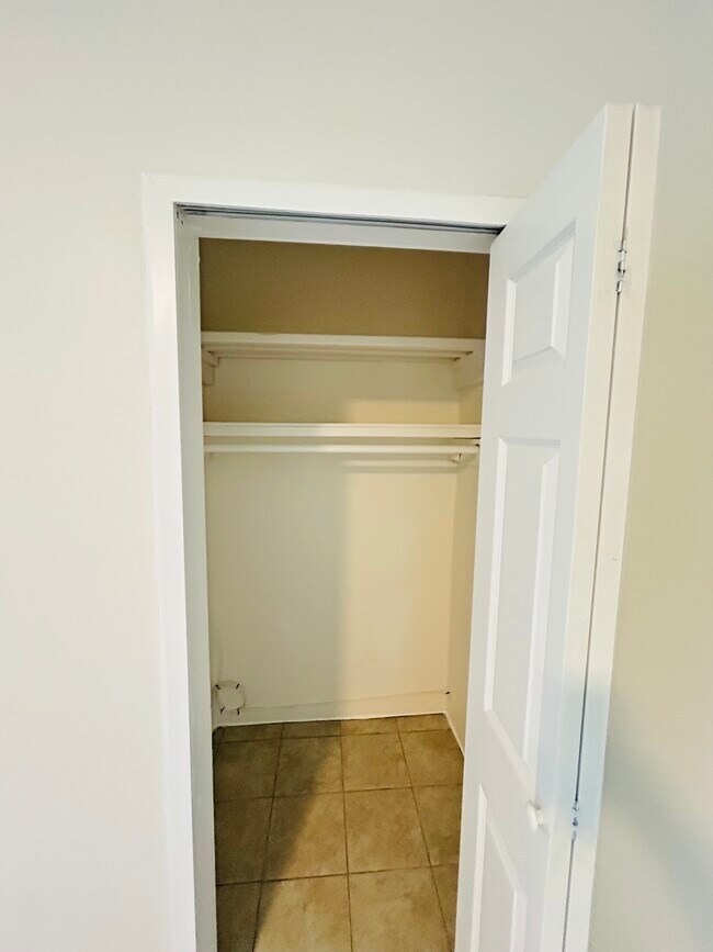 Foto del edificio - 5600 S Broadway