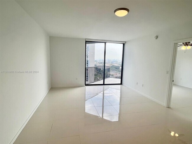 Foto del edificio - 5300 Paseo Blvd