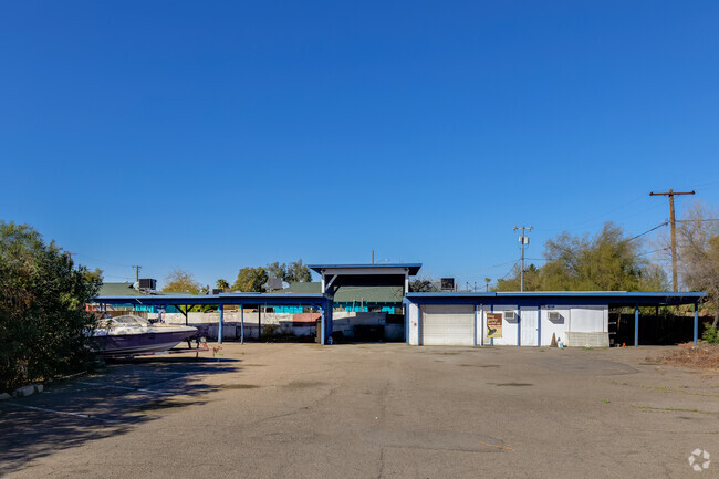 Building Photo - 1830 W Indian School Rd