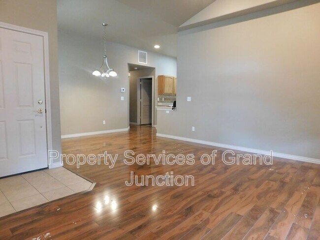 Foto del edificio - 785 Glen Ct