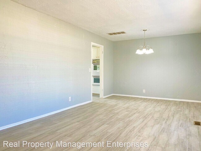 Building Photo - 4 br, 2.5 bath House - 2616 NW 111th St
