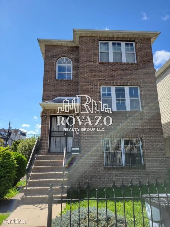 Primary Photo - 4 br, 3 bath Duplex - 288 Sussex Ave # 1AA