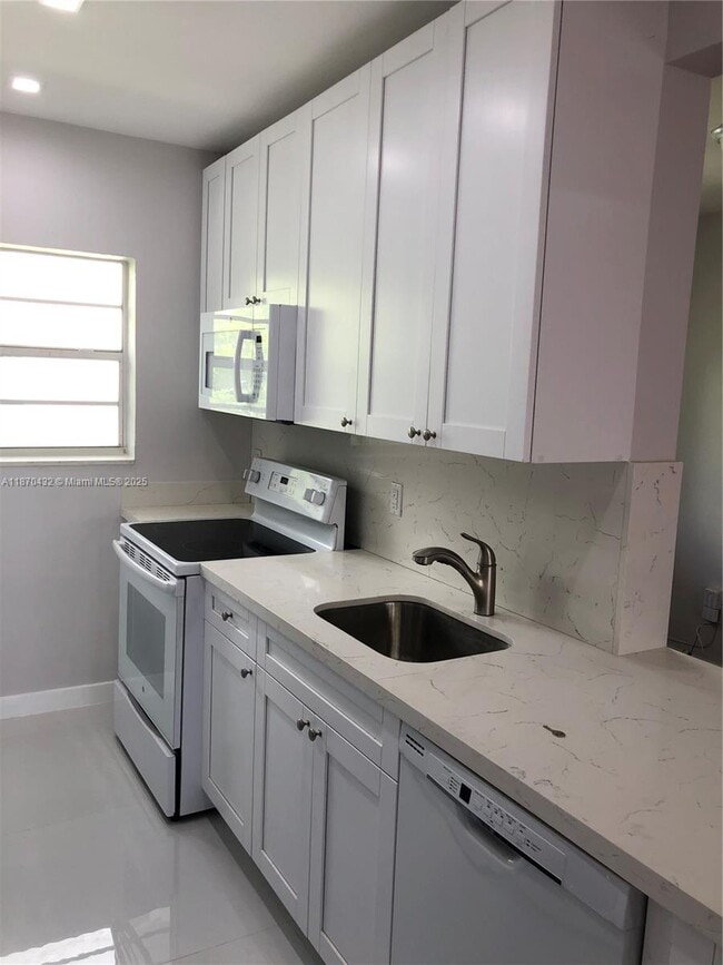 Building Photo - 110 Zamora Ave
