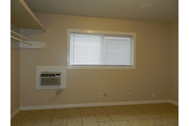 Interior Photo - 3441-3445 Altos Ave