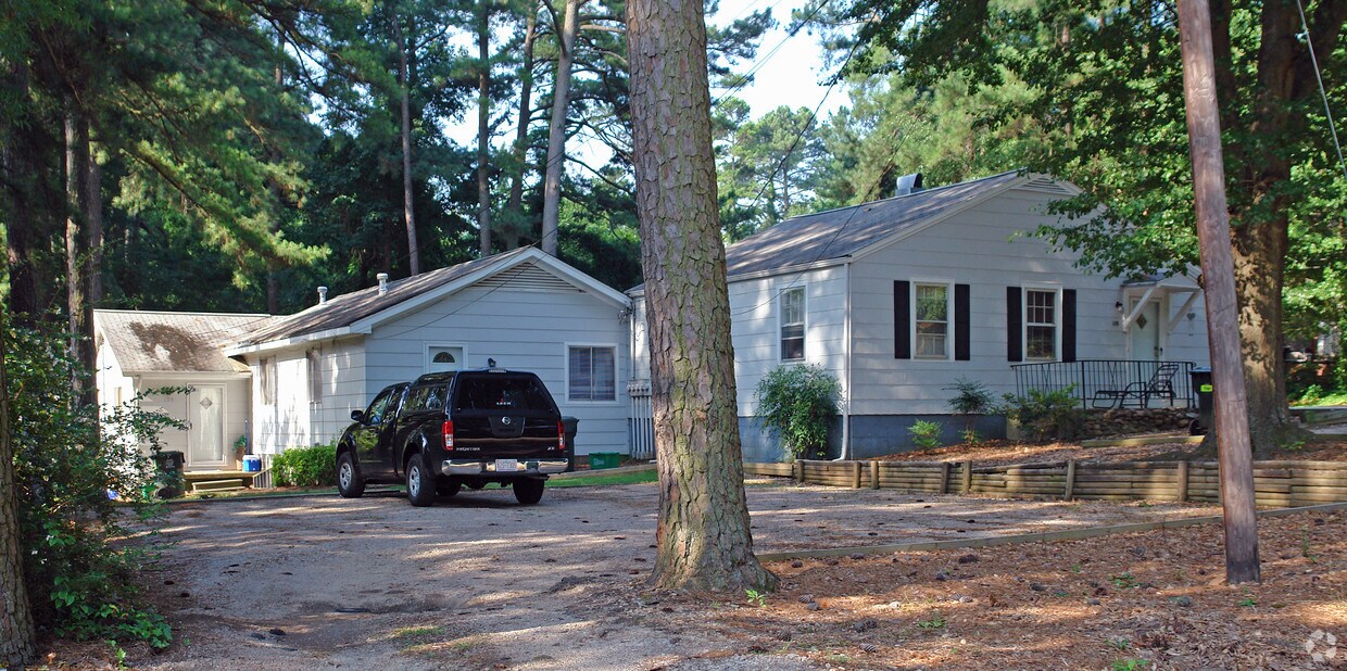 Building Photo - 135-143 Pineland Cir
