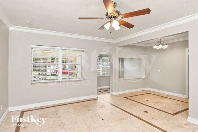 Foto del edificio - 1379 NE 178th St