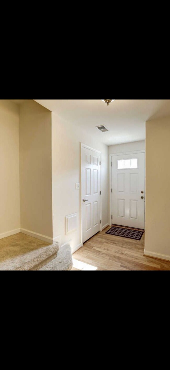 Building Photo - 107 Bancroft Dr
