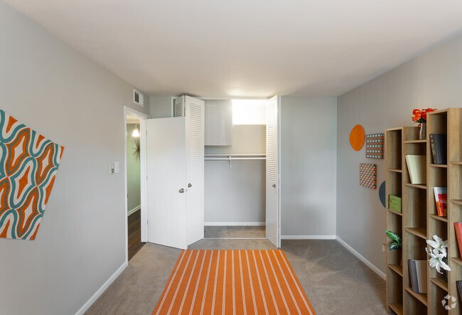 2BR, 1BA - 1000 SF - Oak Park