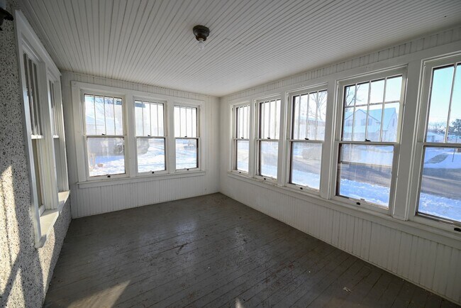 Foto del edificio - 1802-1806 Superior Ave - Duplex