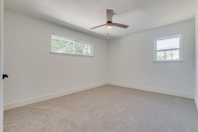 Building Photo - 1024 Ridgefield Dr