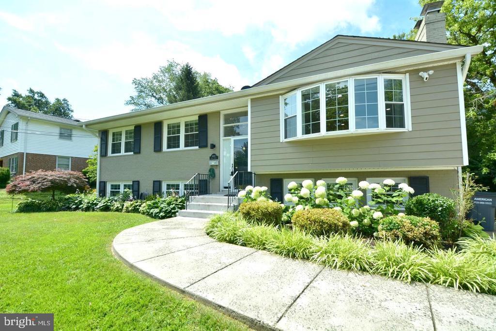 Foto principal - 6509 Divine St
