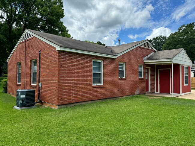 Foto del edificio - 3-Bedroom Classic Ranch