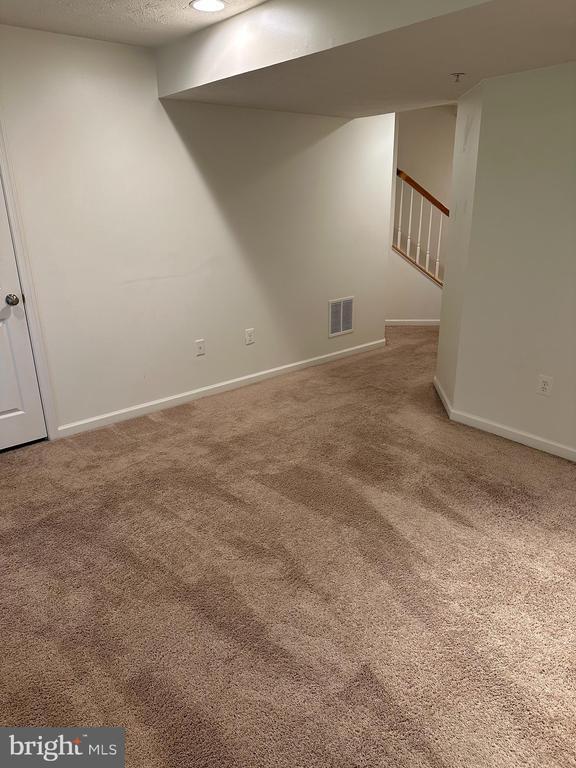 Building Photo - 7216 Mockingbird Cir