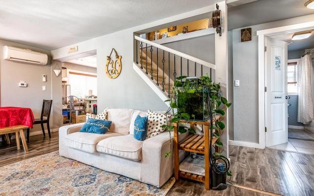 Building Photo - 3 bedroom in Seattle WA 98146