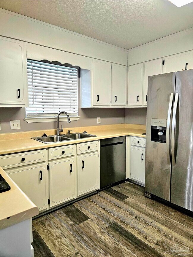 Foto del edificio - 5808 Hermitage Cir