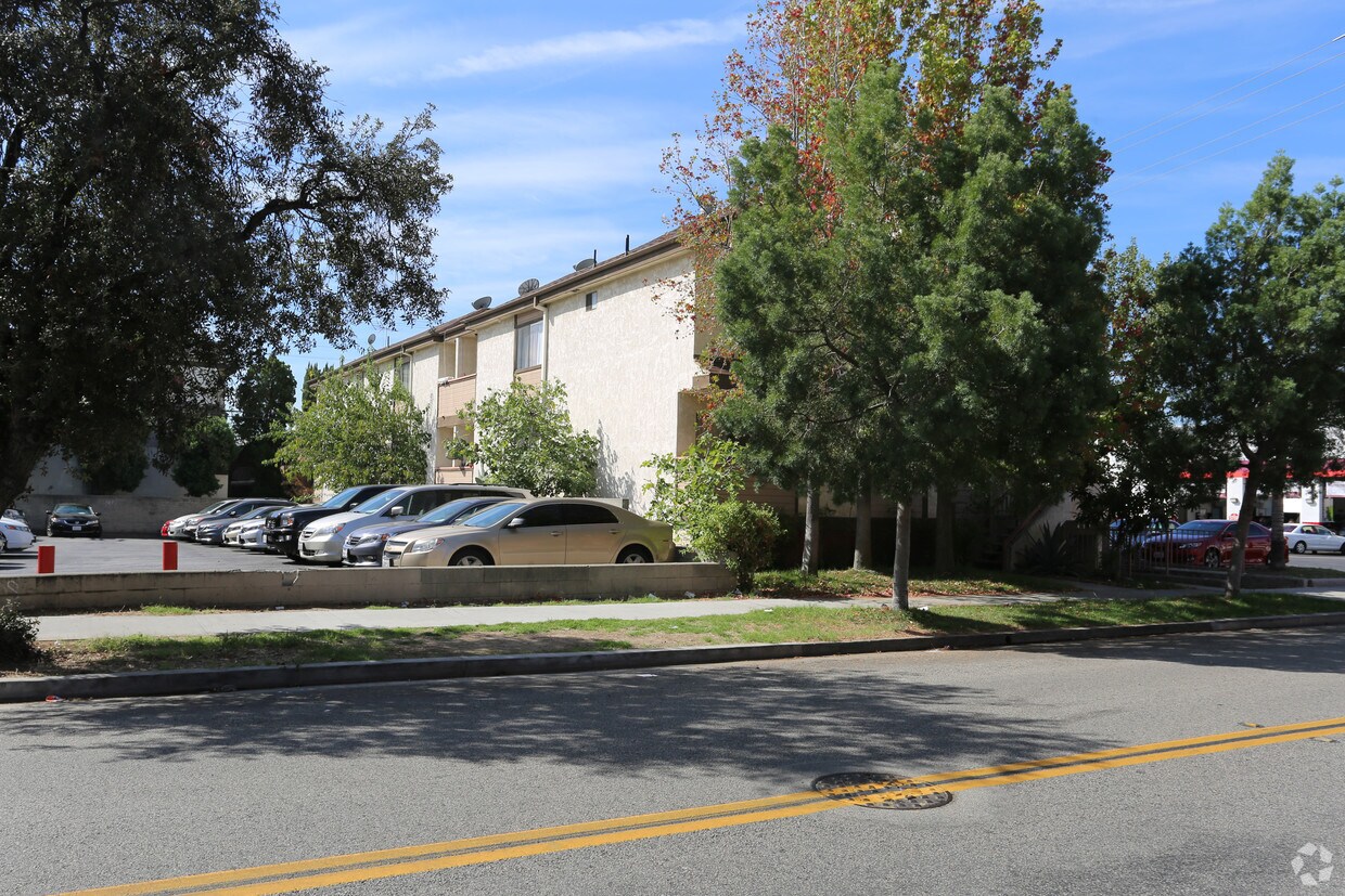 Building Photo - 632 E Harvard St