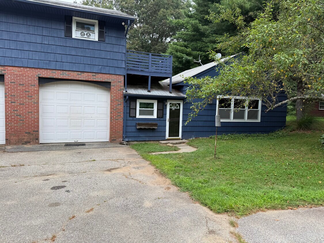 Foto principal - 92 Lake Hayward Rd