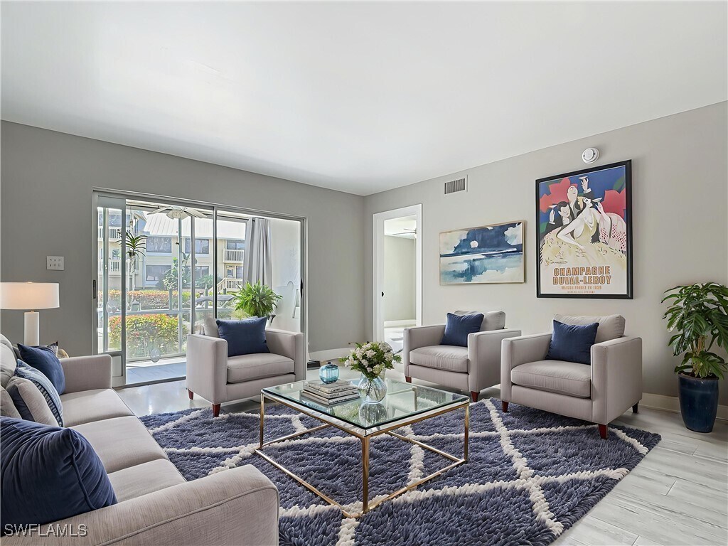 Foto principal - 1320 Blue Point Ave