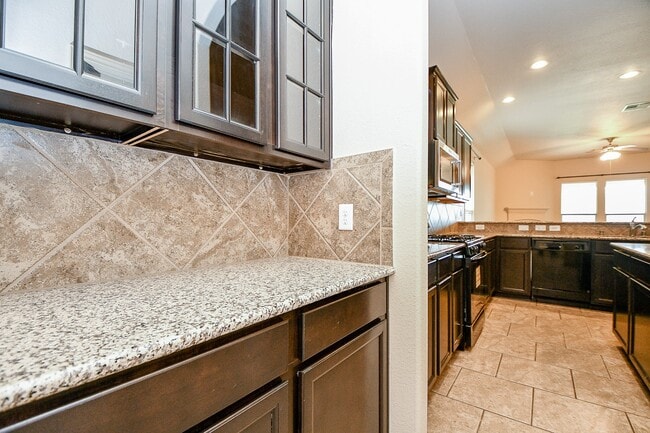 Foto del edificio - 11022 Ellison Ridge Dr