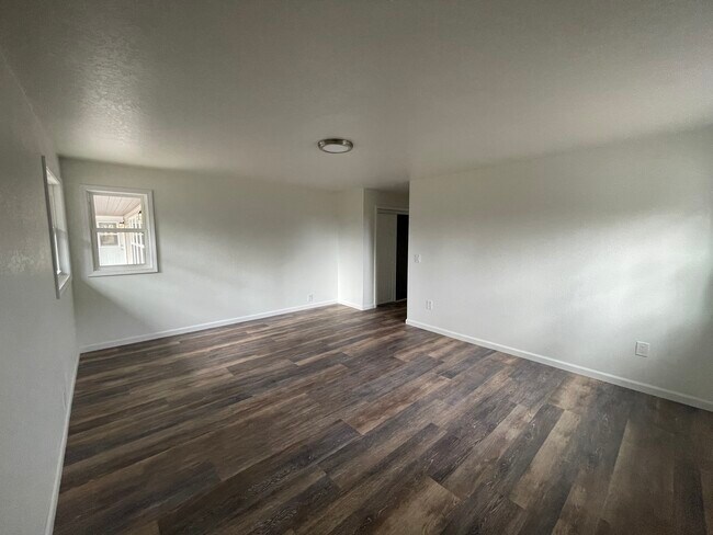 Building Photo - 401 Mineral Point Ct