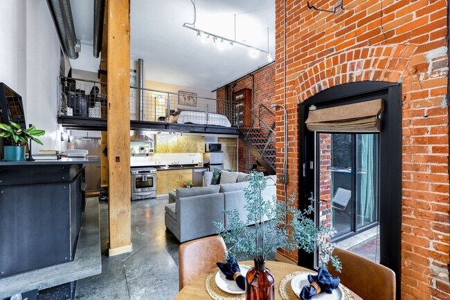 Foto del edificio - PENDING APPLICATION- Cozy Loft in Downtown...