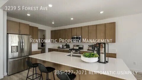 Foto del edificio - 3239 S Forest Ave