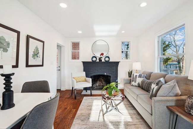 Photo - 5643 Clay Pl NE House