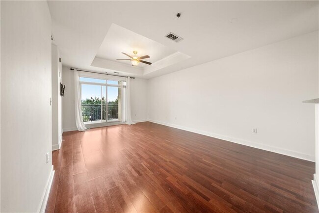 Foto del edificio - 325 East Paces Ferry Rd NE